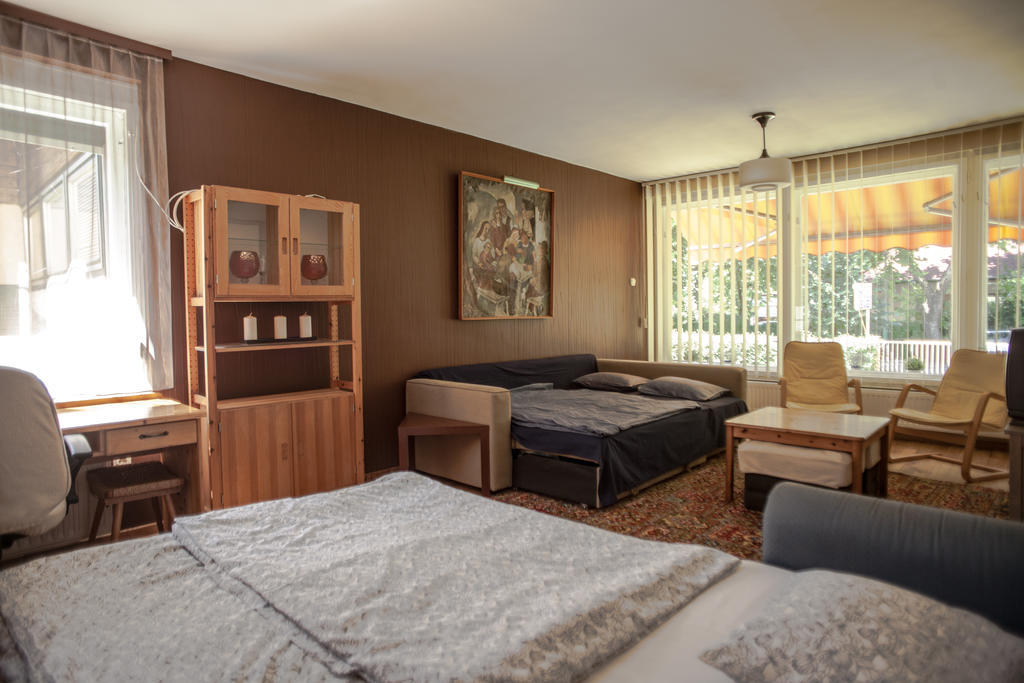 Villa Maria Vendeghaz Шіофок Номер фото